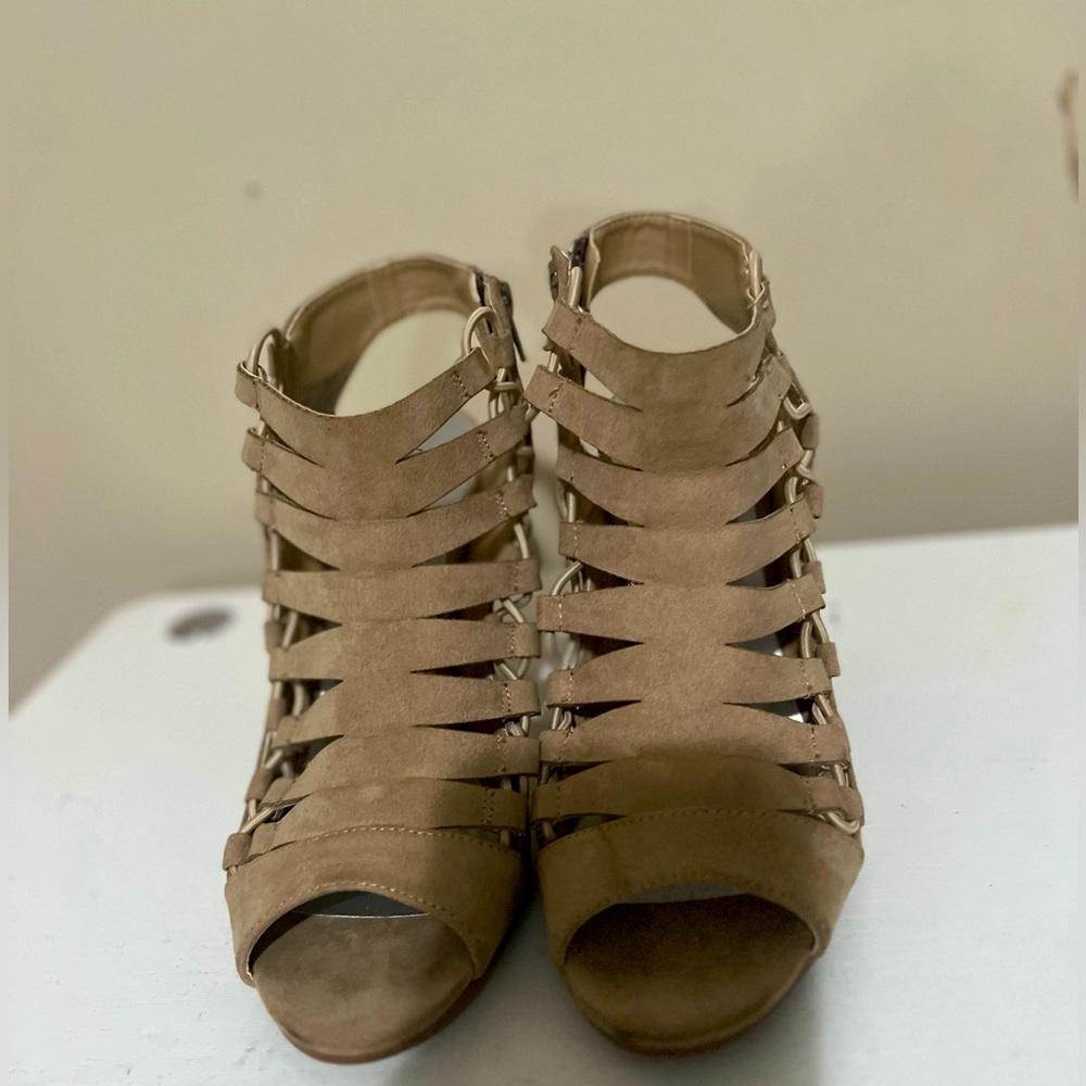 Brown heels size 9 in a half medium women